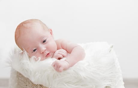 Photographe nouveau né Auxerre sens joigny Yonne 89 bébé baby newborn
