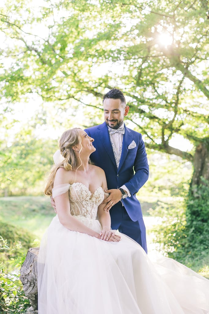 Mariage d’Eléna et Alexandre au Château de Monfort à Montigny-la-Resle, capturé par Cyrill, photographe professionnel dans l’Yonne.